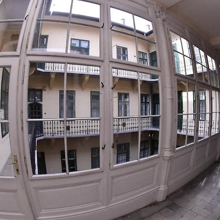 Five Seasons Vaci Utca Apartment Budapest Esterno foto