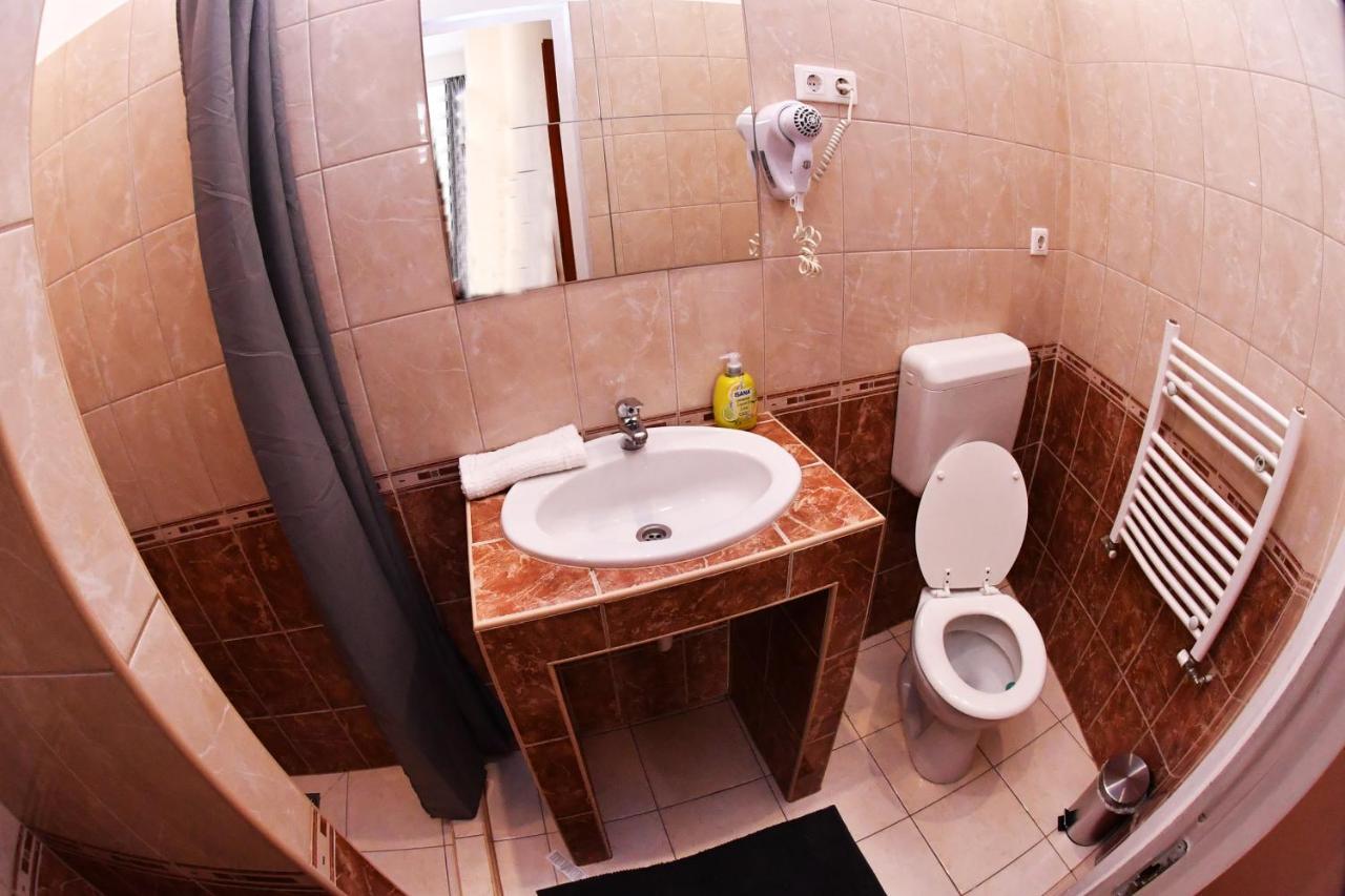 Five Seasons Vaci Utca Apartment Budapest Esterno foto