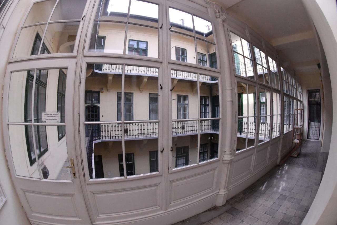 Five Seasons Vaci Utca Apartment Budapest Esterno foto