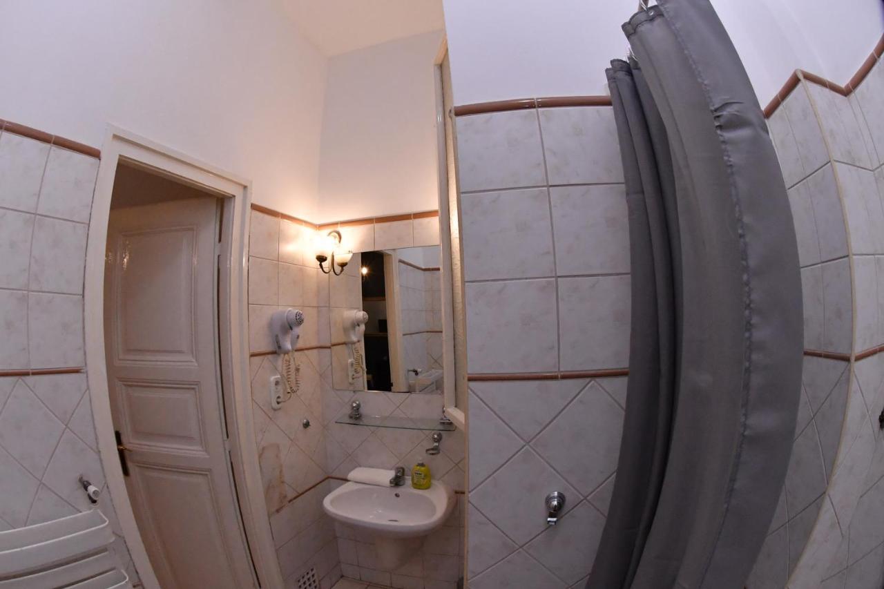 Five Seasons Vaci Utca Apartment Budapest Esterno foto