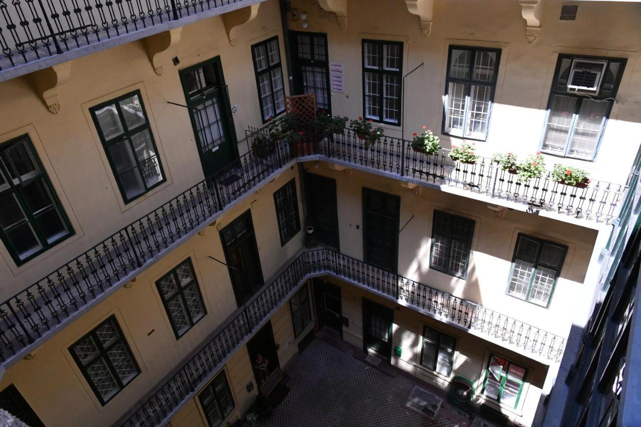 Five Seasons Vaci Utca Apartment Budapest Esterno foto